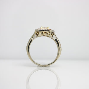 WHITE GOLD LADY'S DIAMOND CLUSTER RING