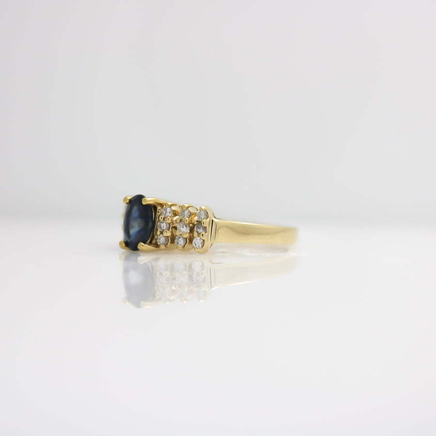 YELLOW GOLD LADY'S FASHION RING WITH SAPPHIRE AND DIAMONDS
