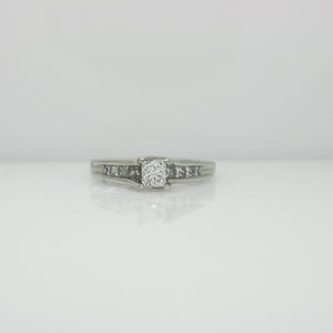 WHITE GOLD PRINCESS CUT DIAMOND RING