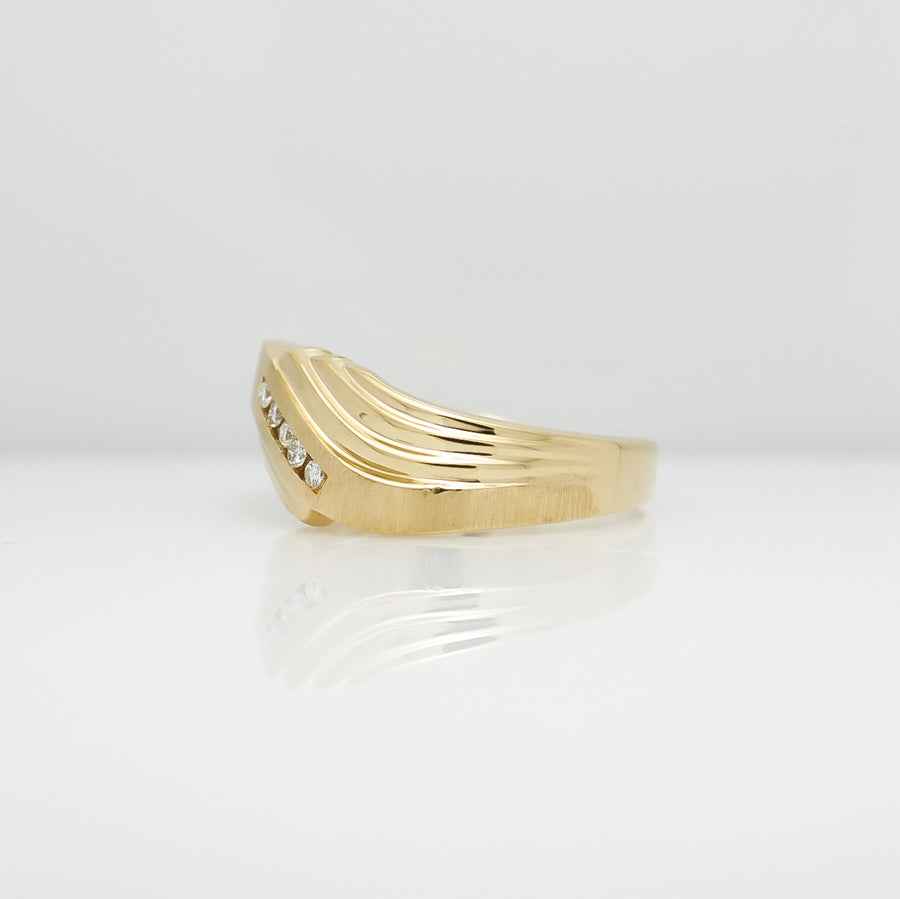 YELLOW GOLD MEN'S RING WITH 5 DIAMONDS