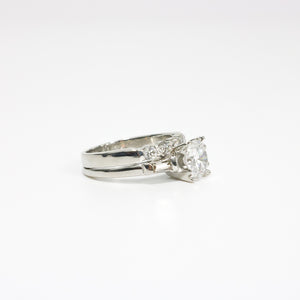 WHITE GOLD LADY'S DIAMOND RING  TWO IN ONE