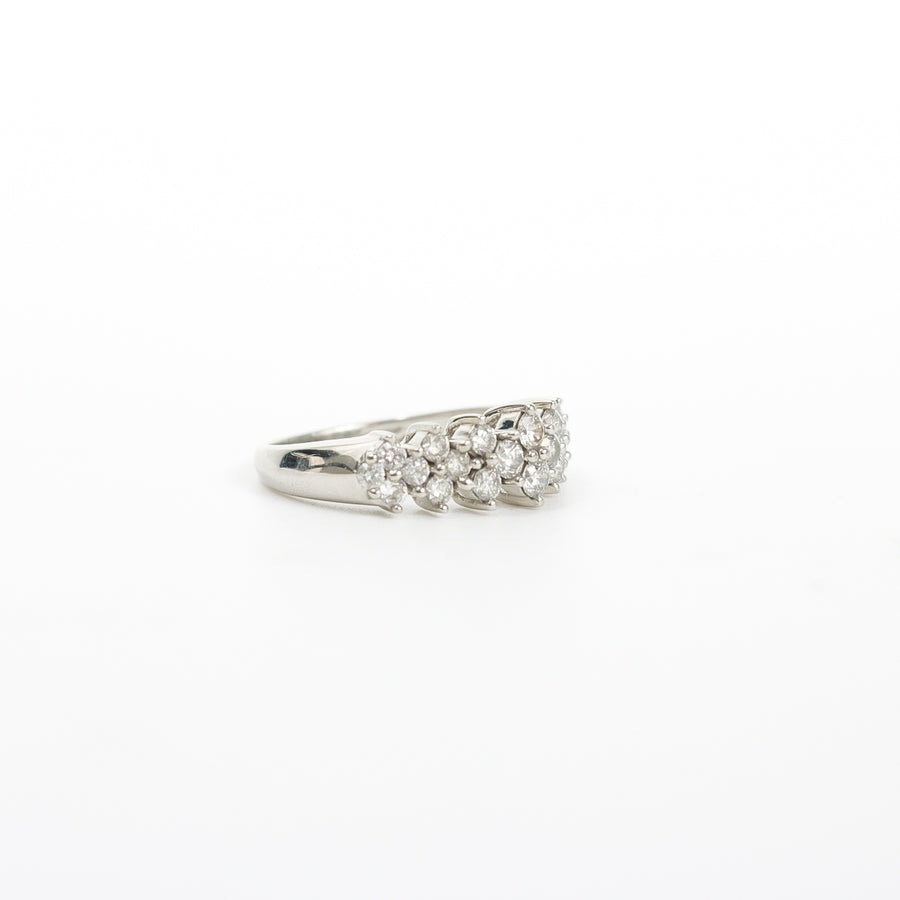 WHITE GOLD LADY'S RING WITH ROUND DIAMONDS