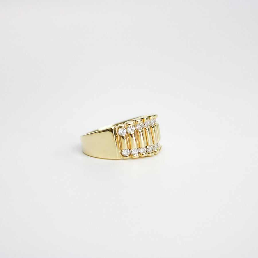 YELLOW GOLD LADY'S RIBBED RING WITH DIAMONDS