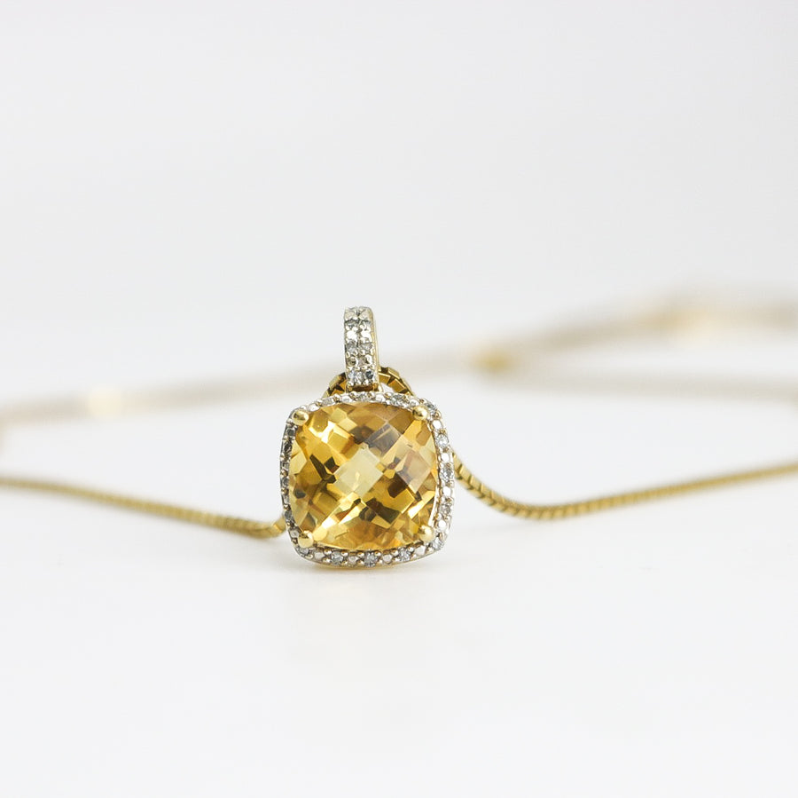 YELLOW GOLD PENDANT WITH CITRINE GEMSTONE AND BOX CHAIN