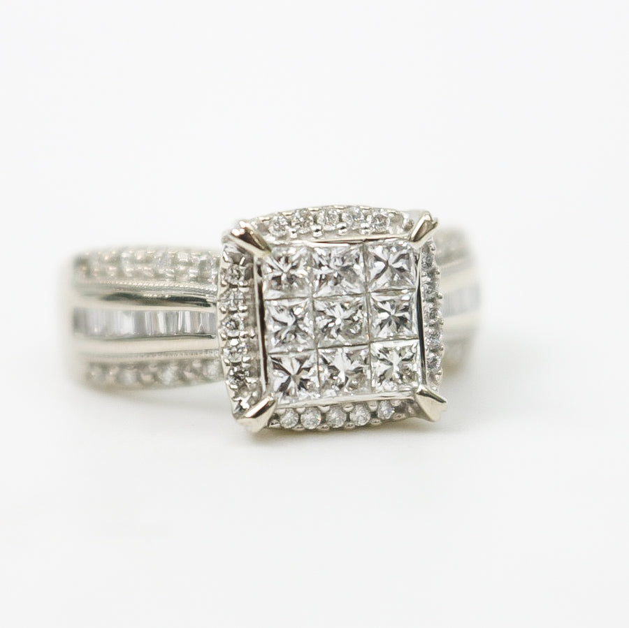 WHITE GOLD LADY'S MULTI DIAMOND RING