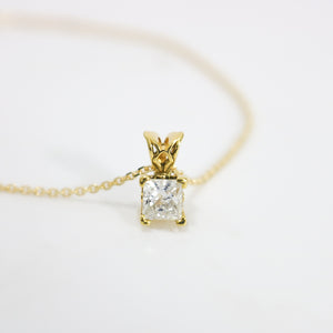 YELLOW GOLD PRINCESS CUT NATURAL DIAMOND PENDANT