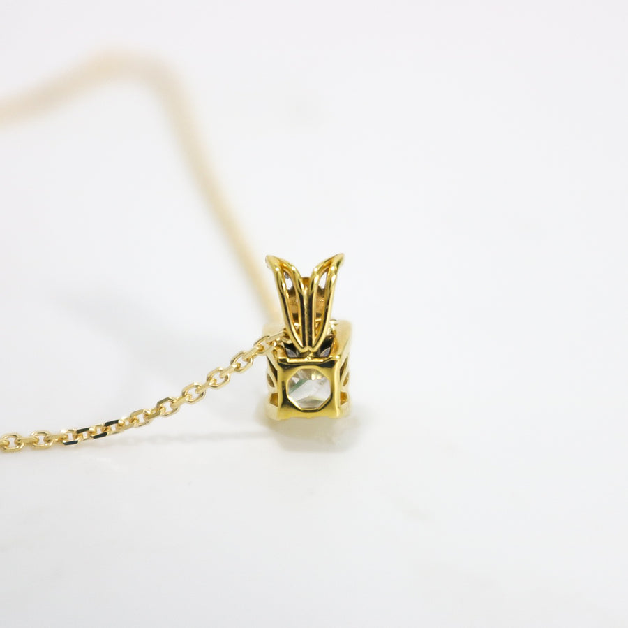 YELLOW GOLD PRINCESS CUT NATURAL DIAMOND PENDANT