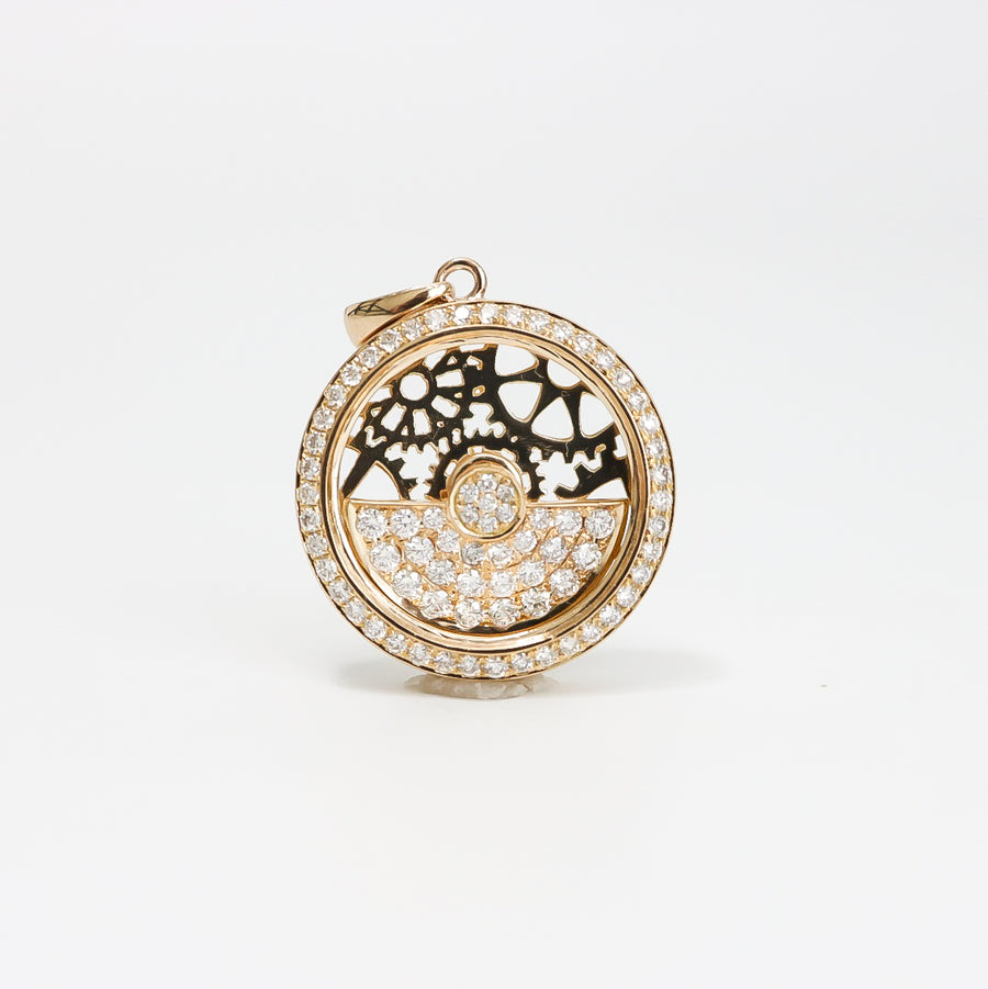 ROSE GOLD PENDANT WITH DIAMONDS.