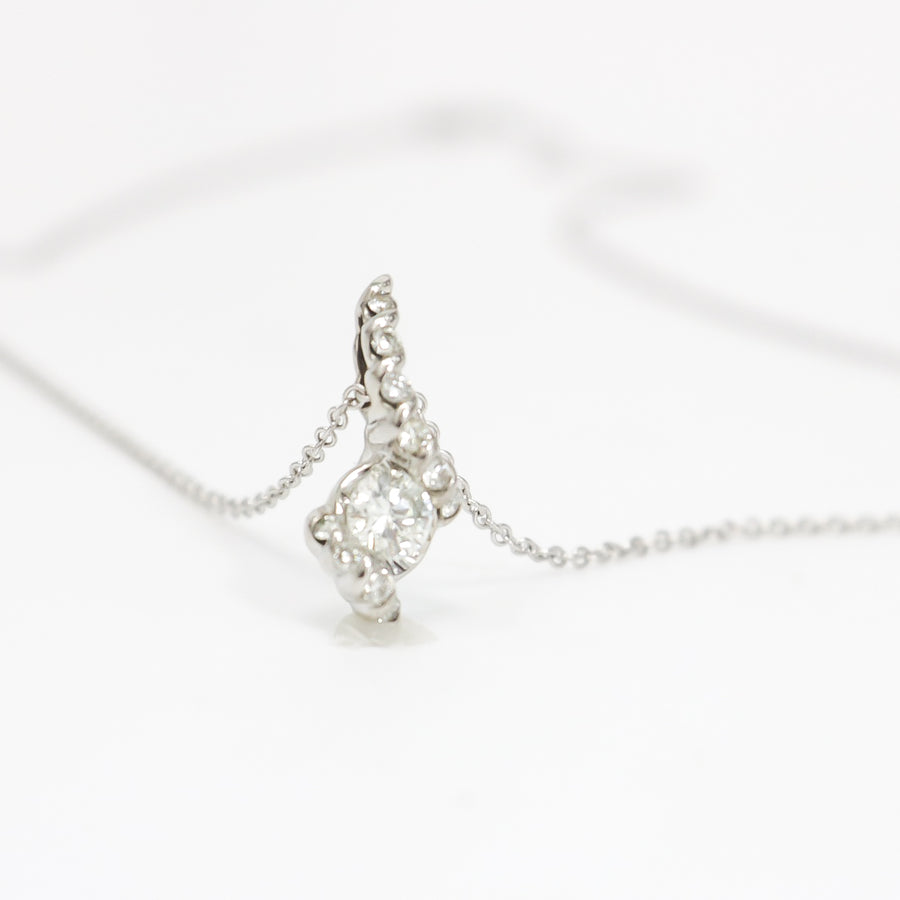 WHITE GOLD NATURAL DIAMOND PENDANT WITH NECKLACE