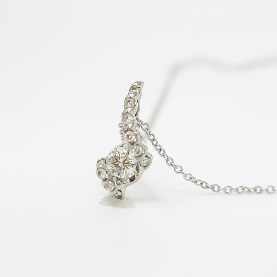 WHITE GOLD NATURAL DIAMOND PENDANT WITH NECKLACE