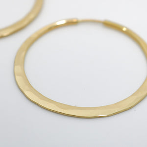 YELLOW GOLD HAMMERED HOOP EARRINGS