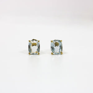 YELLOW GOLD AQUAMARINE GEMSTONE STUD EARRINGS.