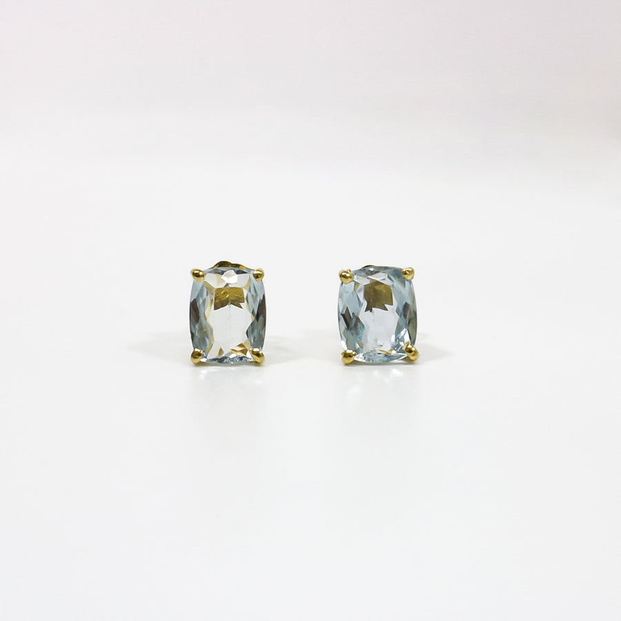 YELLOW GOLD AQUAMARINE GEMSTONE STUD EARRINGS.