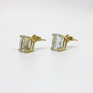 YELLOW GOLD AQUAMARINE GEMSTONE STUD EARRINGS.