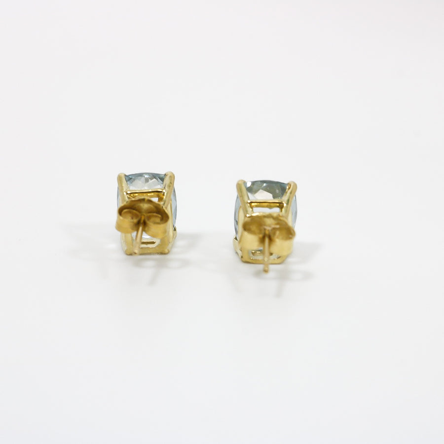 YELLOW GOLD AQUAMARINE GEMSTONE STUD EARRINGS.