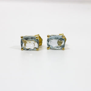 YELLOW GOLD AQUAMARINE GEMSTONE STUD EARRINGS.