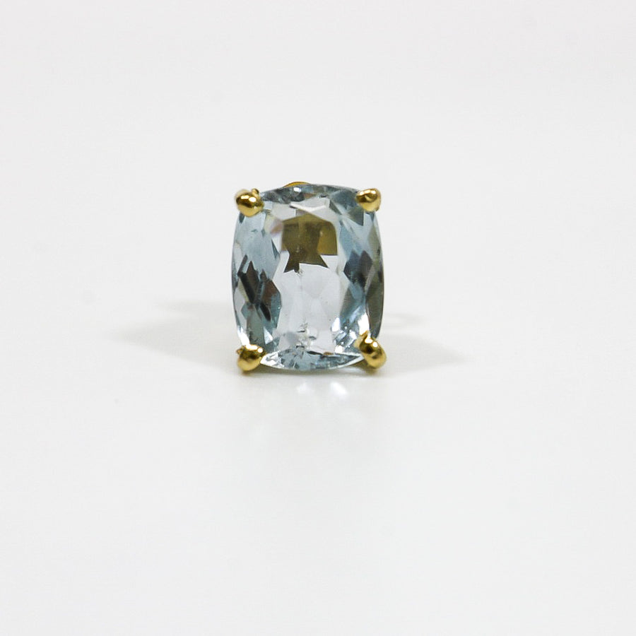 YELLOW GOLD AQUAMARINE GEMSTONE STUD EARRINGS.