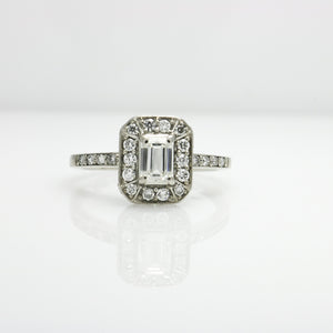 LADY'S RING WITH EMERALD CUT DIAMOND