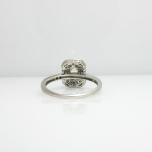 LADY'S RING WITH EMERALD CUT DIAMOND