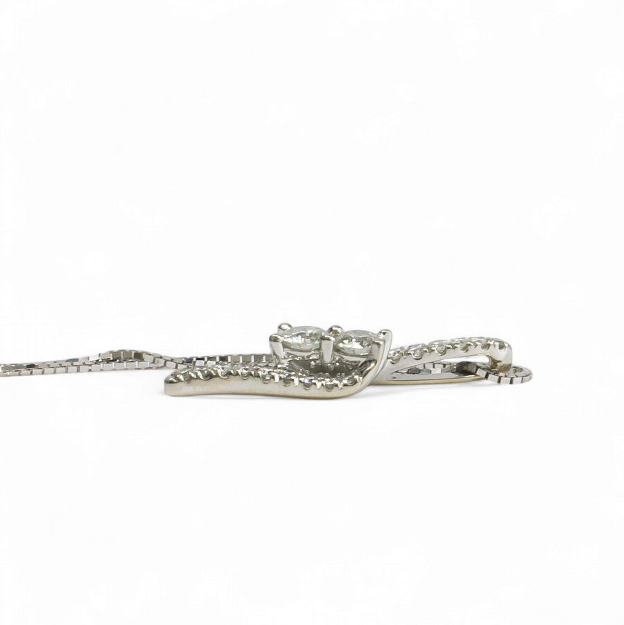 FOREVER US DIAMOND PENDANT WITH NECKLACE.