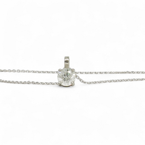 WHITE GOLD NATURAL ROUND DIAMOND PENDANT WITH NECKLACE.