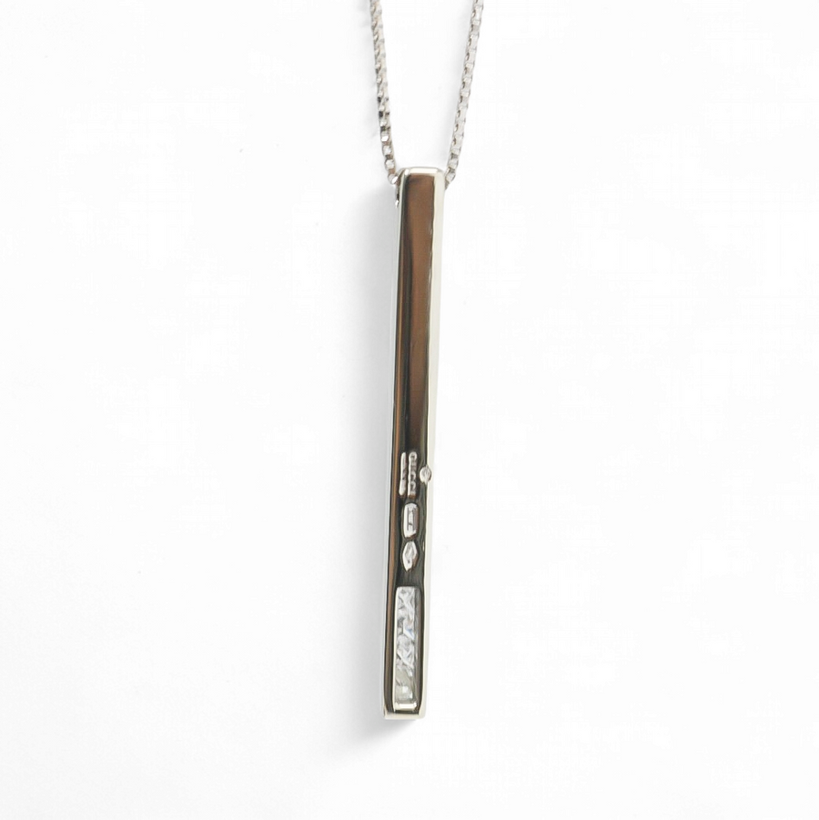 GUCCI DIAMOND BAR NECKLACE