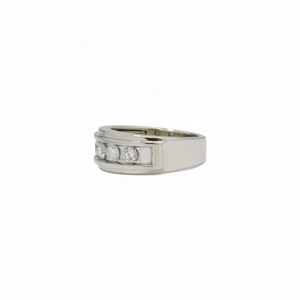 MEN'S WEDDING BAND WITH 5 DIAMONDS.