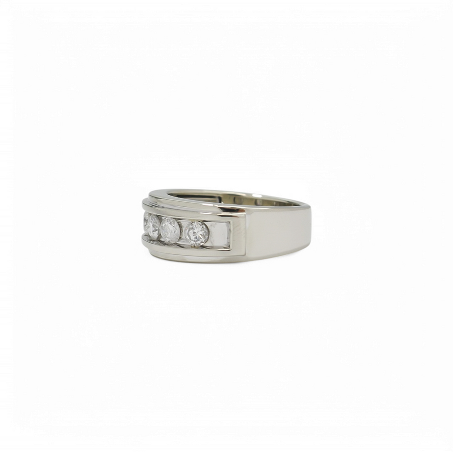 MEN'S WEDDING BAND WITH 5 DIAMONDS.