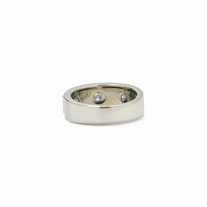 MEN'S WEDDING BAND WITH 5 DIAMONDS.