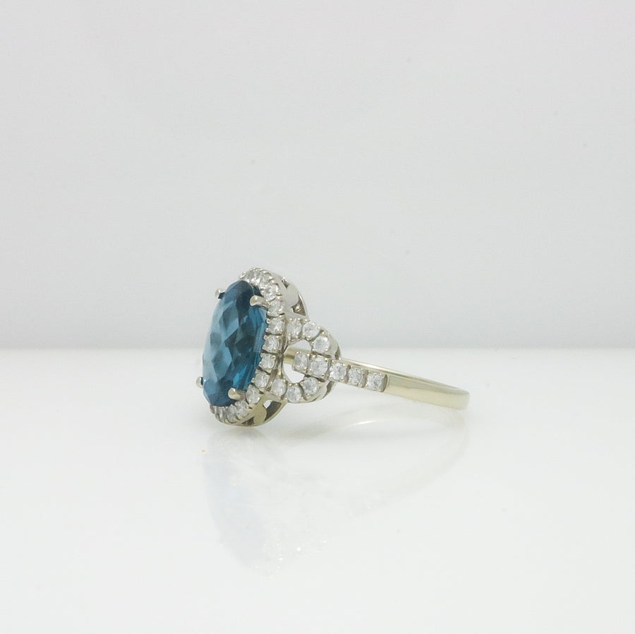 WHITE GOLD TOPAZ RING