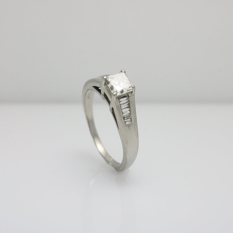 PRINCESS CUT DIAMOND RING